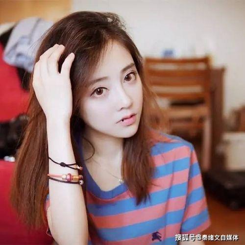 抖音直男婷婷吃瓜视频,揭秘网红吃瓜背后的故事