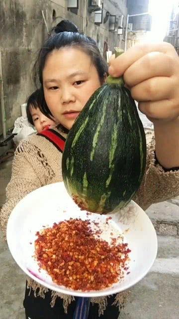 瓜怎么吃最最甜又好吃视频,揭秘最甜蜜美味吃法，解锁夏日甜蜜新体验