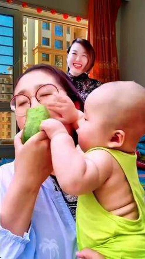 萌宝吃瓜搞笑视频在线观看,在线观看笑翻天