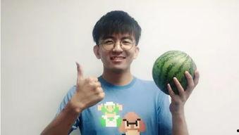 90后小伙买瓜吃瓜视频