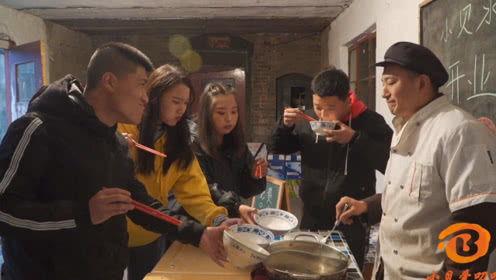 小贝爱叨叨店主吃瓜视频,揭秘店主吃瓜背后的趣味故事