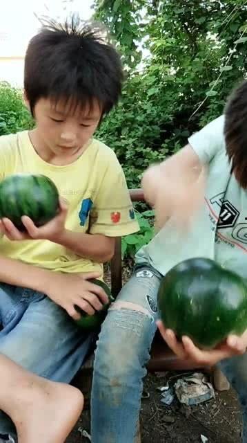 小伙吃瓜绝技是谁,小伙吃瓜绝技背后的神秘高手是谁？