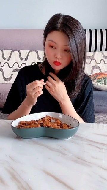 南北方女孩吃瓜,女孩们的瓜界差异大揭秘