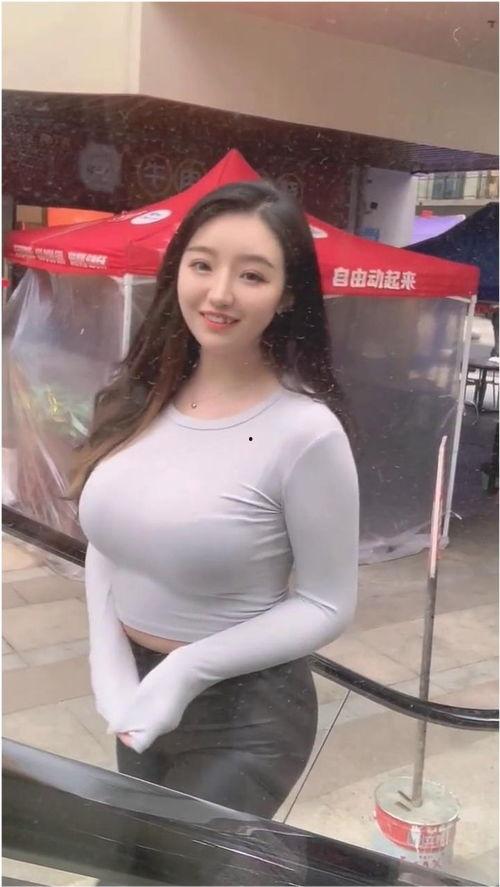 微胖小姐姐吃瓜,微胖小姐姐的甜蜜瓜果时光