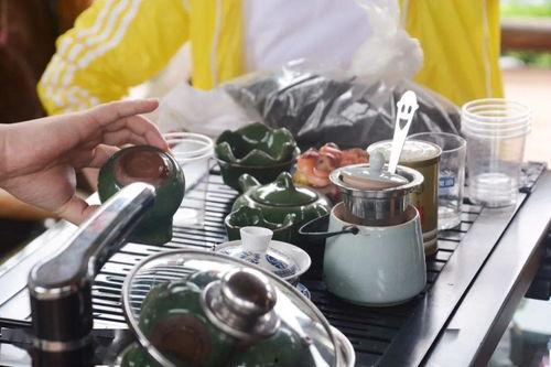 喝茶吃瓜聊天,茶香瓜甜话家常——午后闲谈时光