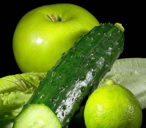 同时吃瓜和苹果,同时品尝瓜与苹果的独特体验