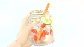 吃瓜看戏喝汽水,吃瓜看戏，畅饮汽水，尽享清凉时光