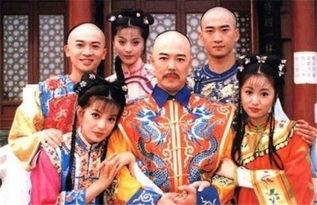 路边吃瓜大妈视频,视频记录人间百态