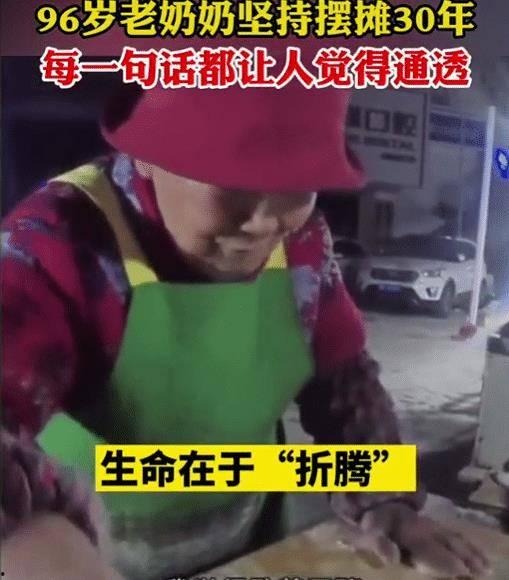 瓜哥搞笑视频吃僵尸面,笑料百出！