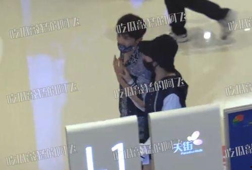 戴口罩的女人吃瓜视频,揭秘戴口罩女人神秘吃瓜瞬间