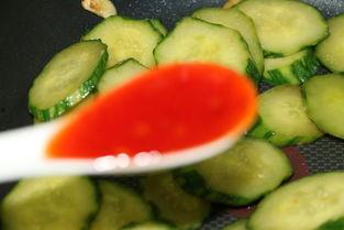 给猪吃瓜炒鸡蛋好吗视频,创意饲养新尝试